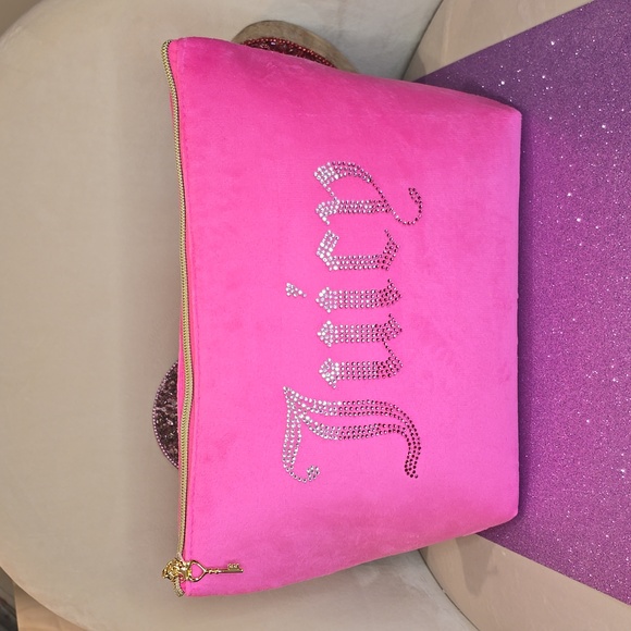 πHPπJuicy Couture πNWOTπ Beautiful Pink Velvety Large Cosmetic Bag!πππ - Picture 3 of 10